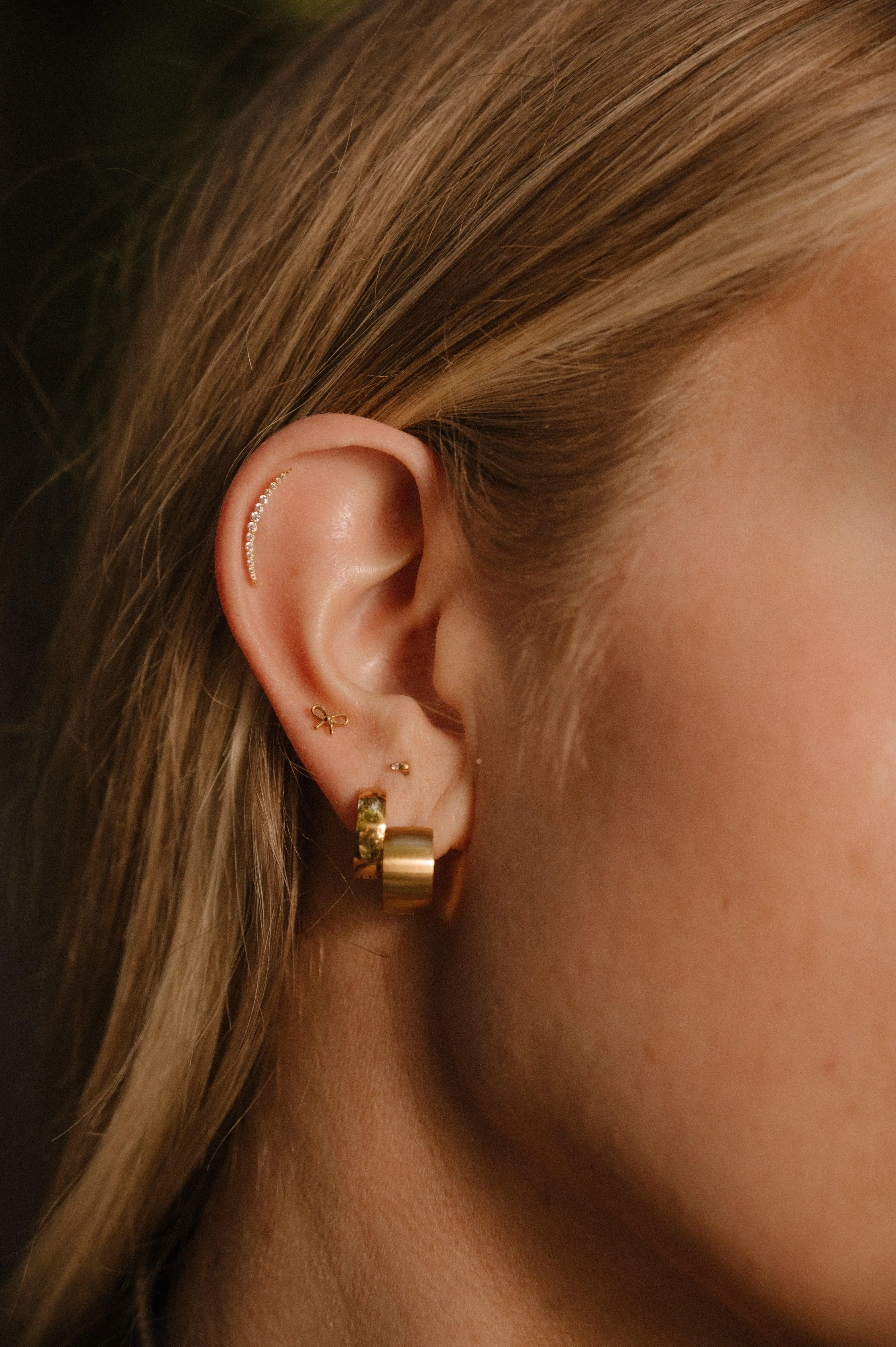 Bow Flat Back Stud