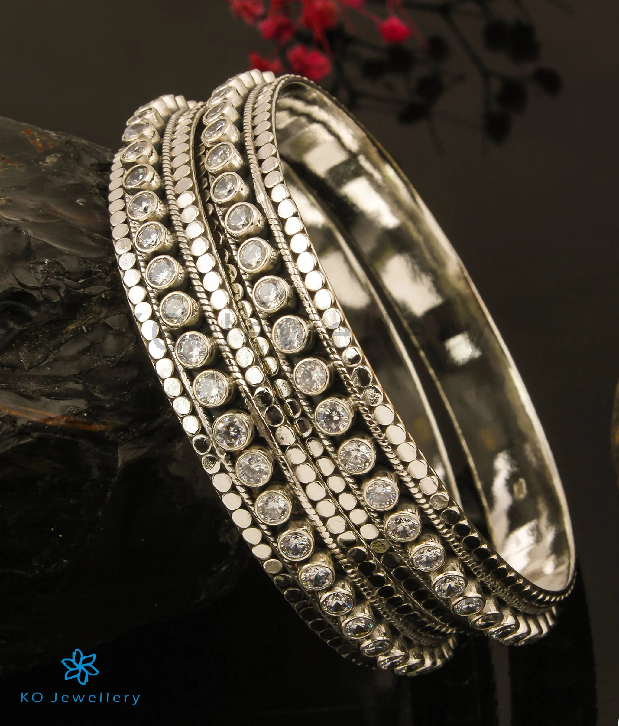 The Abha Silver Bangle (White/Size 2.6)